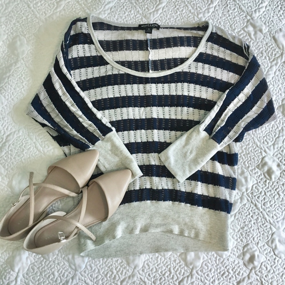 🔲 About a girl sweater
